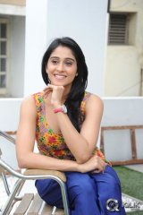 Regina Cassandra at Pilla Nuvvu Leni Jeevitham Press Meet